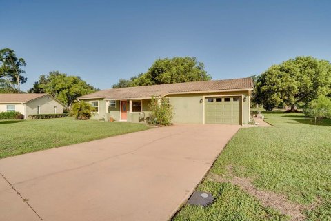 House in Zephyrhills, Florida 2 bedrooms, 113.53 sq.m. № 1855542 - photo 1