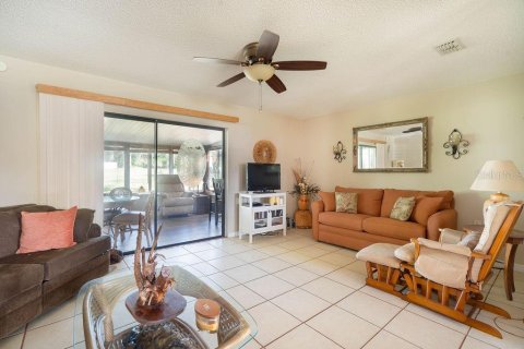 House in Zephyrhills, Florida 2 bedrooms, 113.53 sq.m. № 1855542 - photo 14