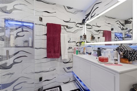 Casa en venta en Hialeah, Florida, 4 dormitorios, 153.38 m2 № 2276674 - foto 18