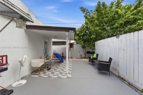 Casa en venta en Hialeah, Florida, 4 dormitorios, 153.38 m2 № 2276674 - foto 21