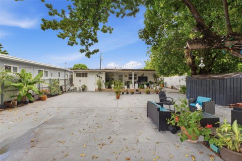 Casa en venta en Hialeah, Florida, 4 dormitorios, 153.38 m2 № 2276674 - foto 2