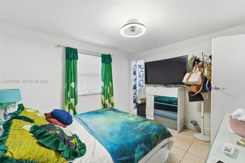Casa en venta en Hialeah, Florida, 4 dormitorios, 153.38 m2 № 2276674 - foto 16