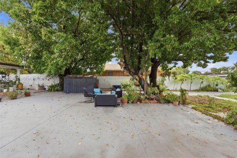 Casa en venta en Hialeah, Florida, 4 dormitorios, 153.38 m2 № 2276674 - foto 30