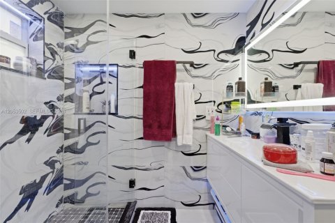 Casa en venta en Hialeah, Florida, 4 dormitorios, 153.38 m2 № 2276674 - foto 19