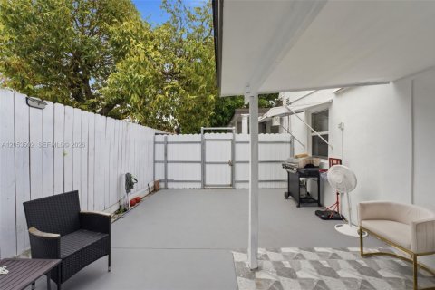 Casa en venta en Hialeah, Florida, 4 dormitorios, 153.38 m2 № 2276674 - foto 24