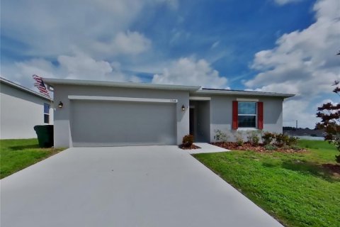 Casa en alquiler en Winter Haven, Florida, 3 dormitorios, 132.39 m2 № 1912899 - foto 1