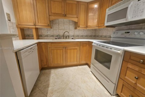 Condo in Fort Lauderdale, Florida, 2 bedrooms  № 2027401 - photo 24