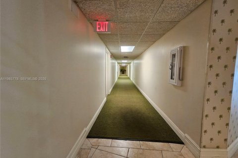 Condo in Fort Lauderdale, Florida, 2 bedrooms  № 2027401 - photo 9