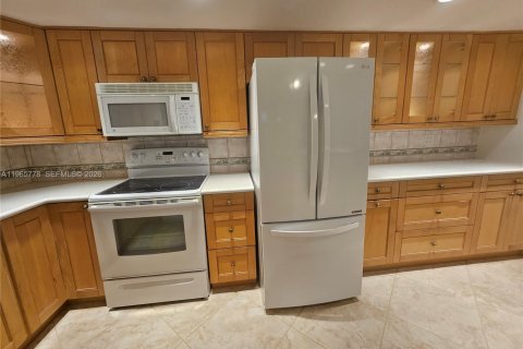 Condo in Fort Lauderdale, Florida, 2 bedrooms  № 2027401 - photo 25