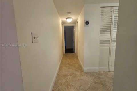 Condo in Fort Lauderdale, Florida, 2 bedrooms  № 2027401 - photo 27