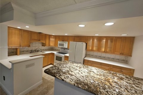 Condo in Fort Lauderdale, Florida, 2 bedrooms  № 2027401 - photo 21
