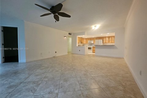 Condo in Fort Lauderdale, Florida, 2 bedrooms  № 2027401 - photo 16