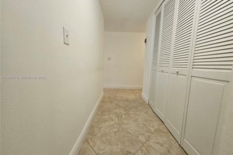 Condo in Fort Lauderdale, Florida, 2 bedrooms  № 2027401 - photo 14