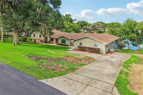 House in Eustis, Florida 6 bedrooms, 304.35 sq.m. № 2199849 - photo 3
