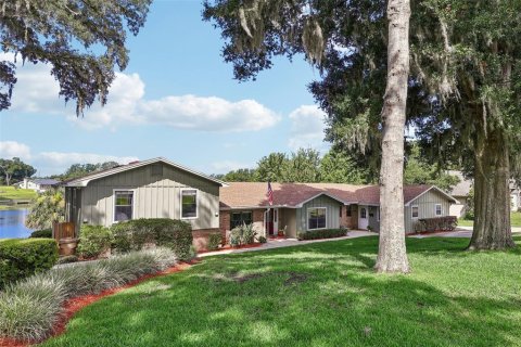 House in Eustis, Florida 6 bedrooms, 304.35 sq.m. № 2199849 - photo 5