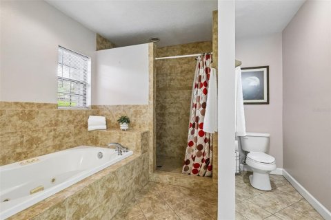 House in Eustis, Florida 6 bedrooms, 304.35 sq.m. № 2199849 - photo 22