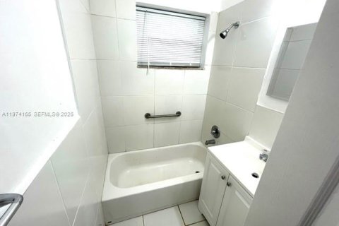 Immobilier commercial à vendre à Miami Beach, Floride: 334.08 m2 № 2036459 - photo 11