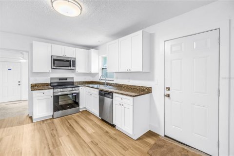Villa ou maison à vendre à Tampa, Floride: 3 chambres, 109.62 m2 № 2414960 - photo 23