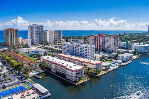 Copropriété à louer à Hallandale Beach, Floride: 1 chambre, 67.26 m2 № 1985894 - photo 15