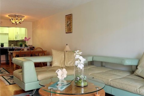Copropriété à louer à Hallandale Beach, Floride: 1 chambre, 67.26 m2 № 1985894 - photo 3