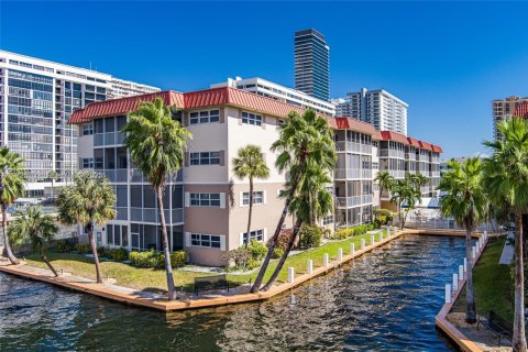 Copropriété à louer à Hallandale Beach, Floride: 1 chambre, 67.26 m2 № 1985894 - photo 19
