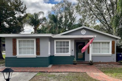 Casa en venta en Tampa, Florida, 4 dormitorios, 137.59 m2 № 1787937 - foto 1