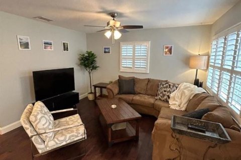 Casa en venta en Tampa, Florida, 4 dormitorios, 137.59 m2 № 1787937 - foto 2