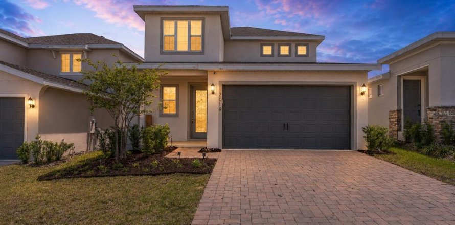 House in Minneola, Florida 4 bedrooms, 194.44 sq.m. № 2225378