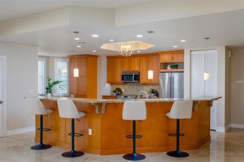 Condo in Treasure Island, Florida, 4 bedrooms № 2150888 - photo 21