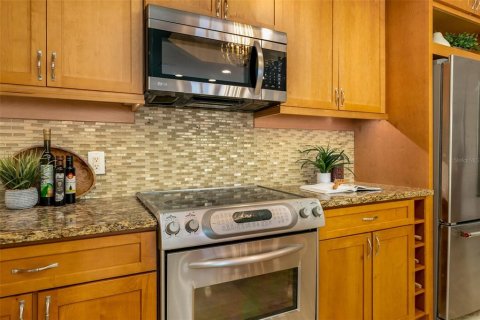 Condo in Treasure Island, Florida, 4 bedrooms № 2150888 - photo 23