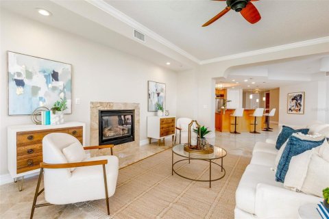 Condo in Treasure Island, Florida, 4 bedrooms № 2150888 - photo 9