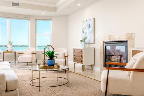 Condo in Treasure Island, Florida, 4 bedrooms № 2150888 - photo 8