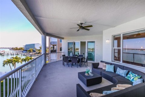 Condo in Treasure Island, Florida, 4 bedrooms № 2150888 - photo 20