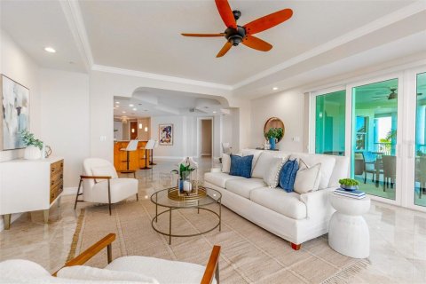 Condo in Treasure Island, Florida, 4 bedrooms № 2150888 - photo 10