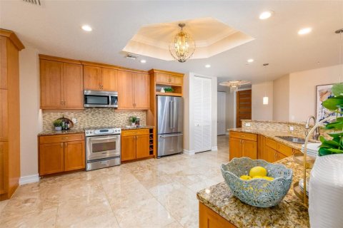 Condo in Treasure Island, Florida, 4 bedrooms № 2150888 - photo 22