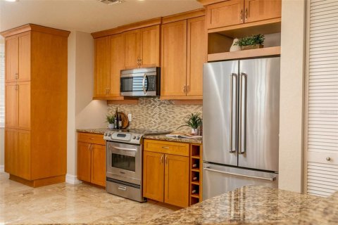 Condo in Treasure Island, Florida, 4 bedrooms № 2150888 - photo 25