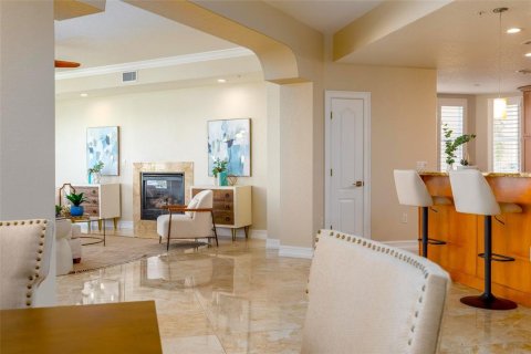 Condo in Treasure Island, Florida, 4 bedrooms № 2150888 - photo 30