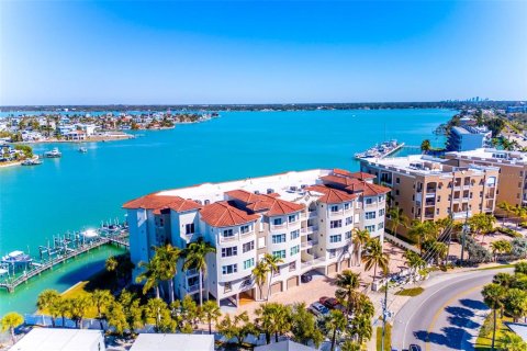 Condo in Treasure Island, Florida, 4 bedrooms № 2150888 - photo 3