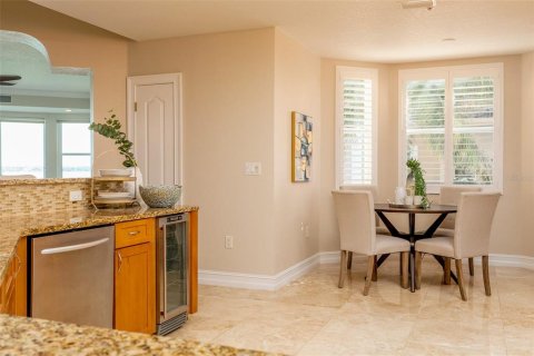 Condo in Treasure Island, Florida, 4 bedrooms № 2150888 - photo 26