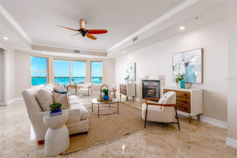 Condo in Treasure Island, Florida, 4 bedrooms № 2150888 - photo 7