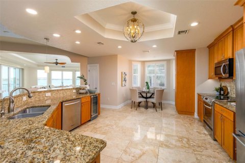 Condo in Treasure Island, Florida, 4 bedrooms № 2150888 - photo 27