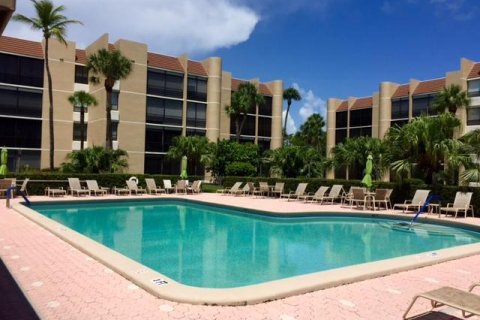 Condo in Jensen Beach, Florida, 2 bedrooms  № 2392015 - photo 16