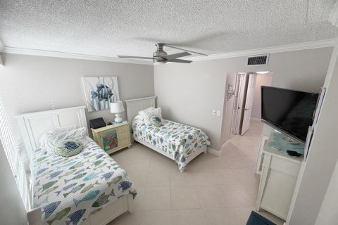 Condo in Jensen Beach, Florida, 2 bedrooms  № 2392015 - photo 12