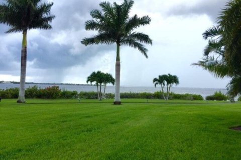 Condo in Jensen Beach, Florida, 2 bedrooms  № 2392015 - photo 18