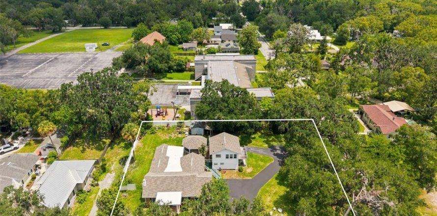 House in Brooksville, Florida 3 bedrooms, 182.18 sq.m. № 2224445