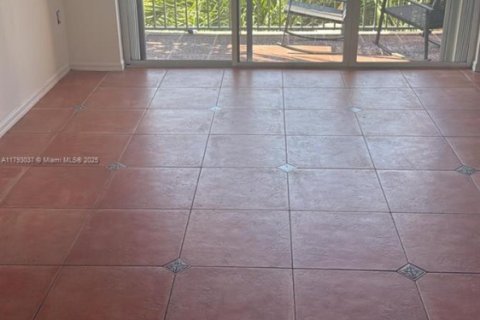Copropriété à vendre à Doral, Floride: 2 chambres, 121.52 m2 № 1742456 - photo 2