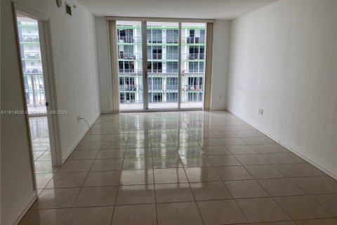 Condo in Miami, Florida, 1 bedroom  № 1772563 - photo 8