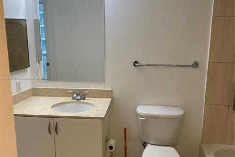 Condo in Miami, Florida, 1 bedroom  № 1772563 - photo 15