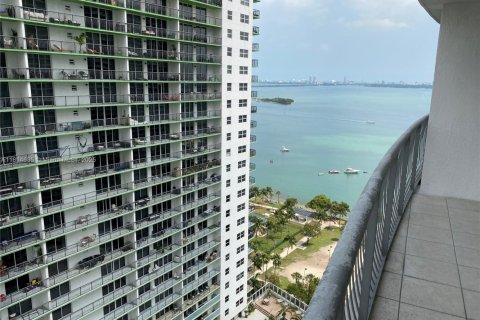 Condo in Miami, Florida, 1 bedroom  № 1772563 - photo 1