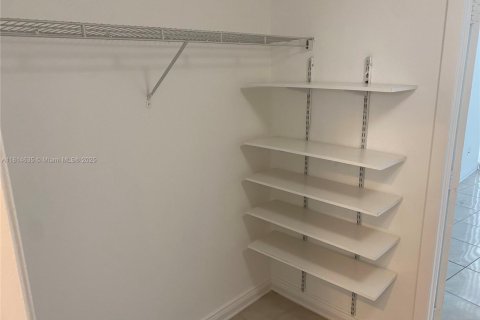 Condo in Miami, Florida, 1 bedroom  № 1772563 - photo 23